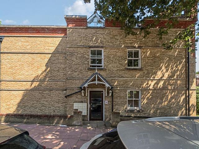 Flat for sale in Beckenham, Greater London