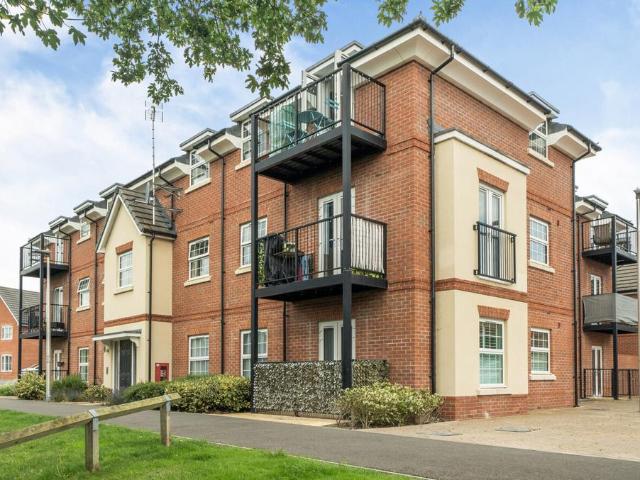Flat for sale in Shinfield, Three Mile Cross