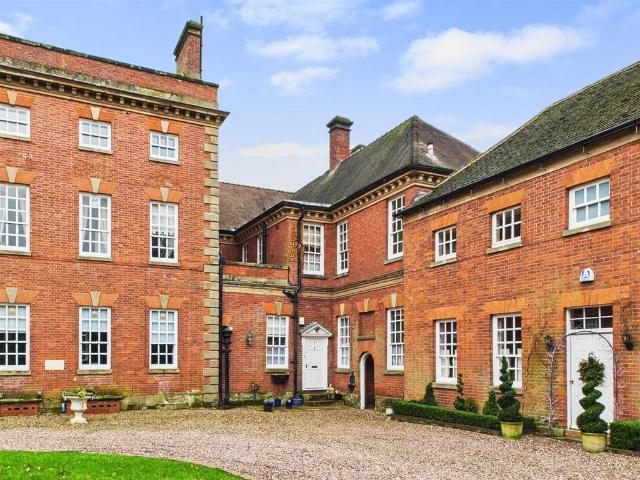 Flat for sale in Wolverley, Rushock