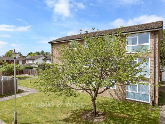 Flat for sale in Beddington, Greater London