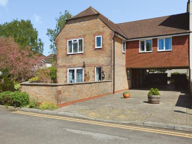 Flat for sale in Wyke, Gillingham