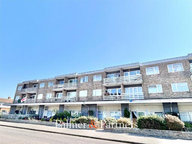 Flat for sale in Holland-on-Sea, Dale Hill