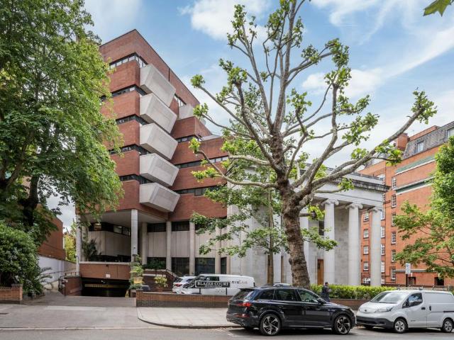 Flat for sale in St. John's Wood, Greater London
