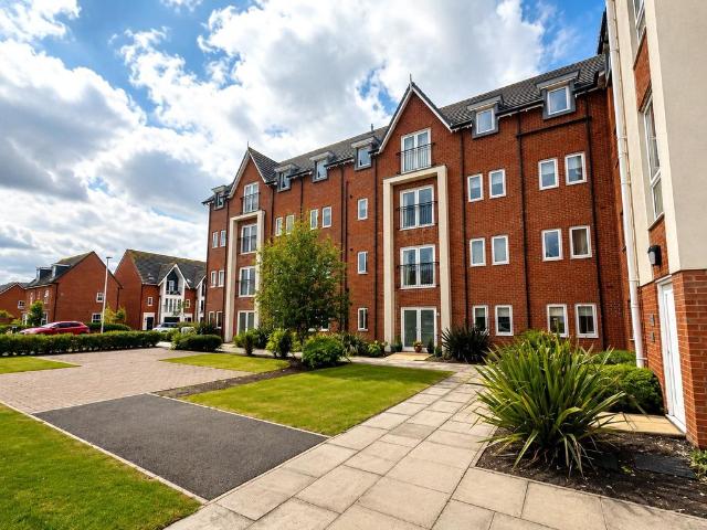 Flat for sale in Birkdale, Sefton