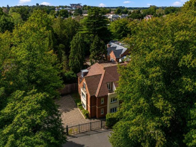 Flat for sale in Sunninghill and Ascot, Ascot