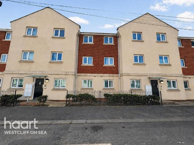 Flat for sale in Southend City Centre Neighbourhood, Alton Barnes