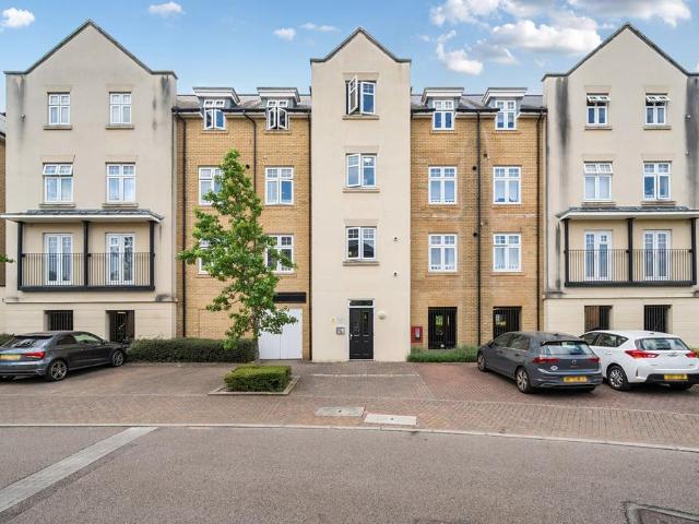 Flat for sale in Bromley Common, Greater London