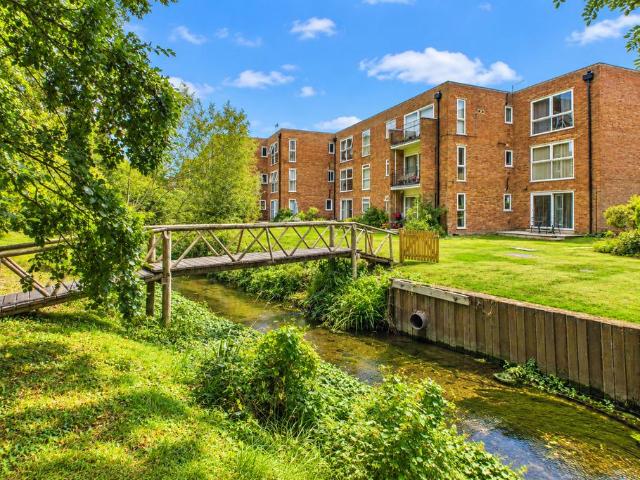 Flat for sale in Felden, Pouchen End