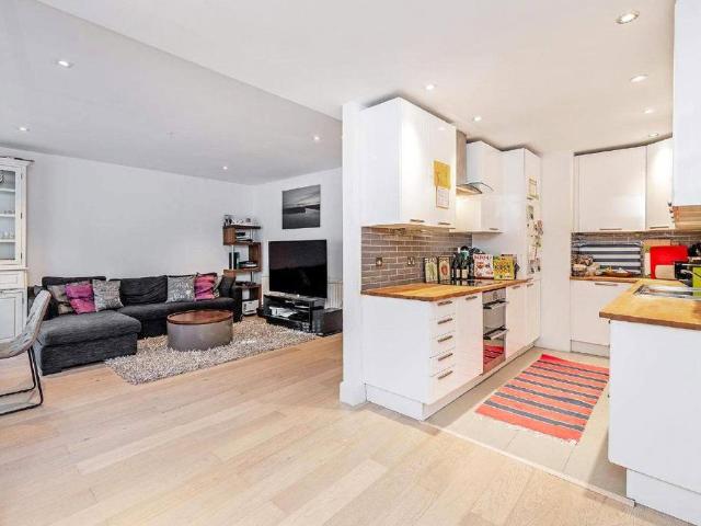 Flat for sale in Paddington, Greater London
