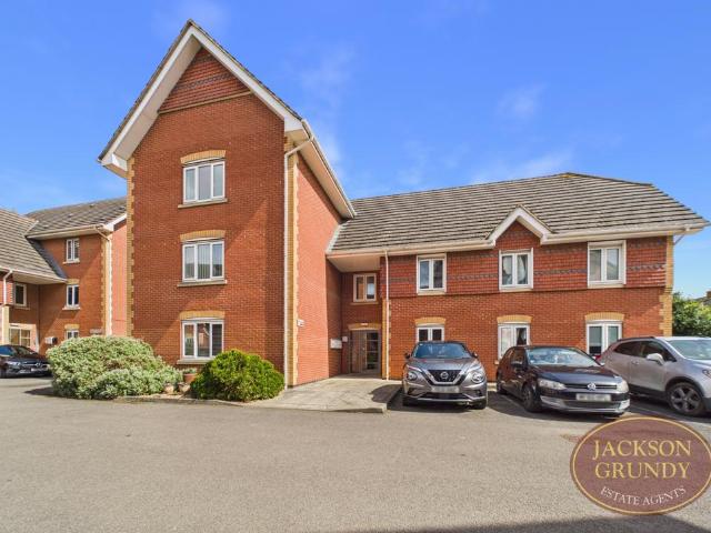Flat for sale in Spinney Hill, Northampton
