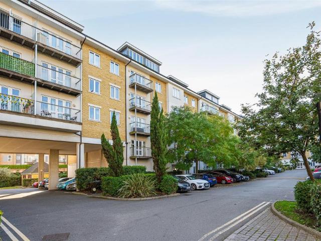 Flat for sale in West Drayton, Greater London