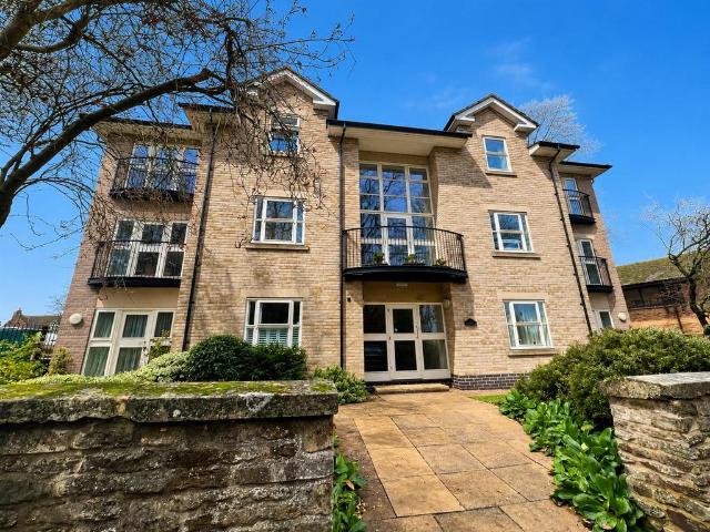 Flat for sale in Oakham, Rutland