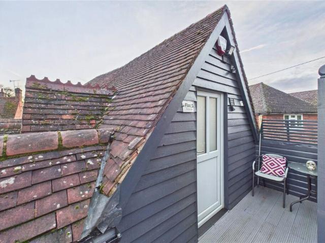 Flat for sale in Hillview, Surrey