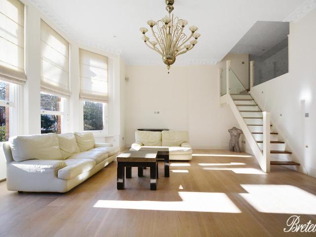 Flat for sale in South Kensington, Greater London