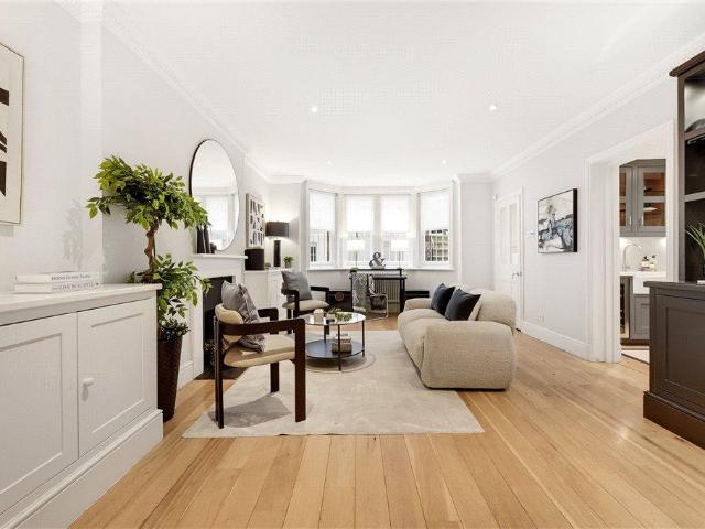 Flat for sale in Royal Borough of Kensington and Chelsea, Greater London