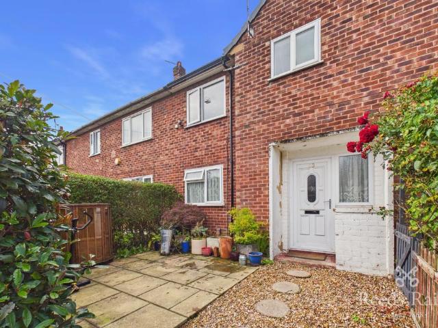 Flat for sale in Baguley, Manchester