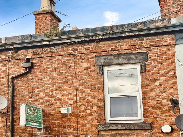Flat for sale in Saltney, Wales