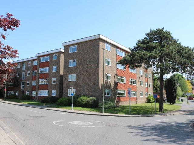 Flat for sale in Pachesham Park, Surrey