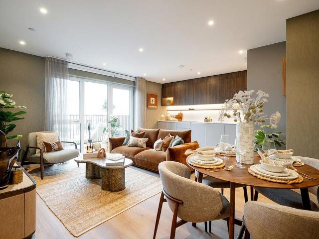Flat for sale in Bromley-by-Bow, Mile End