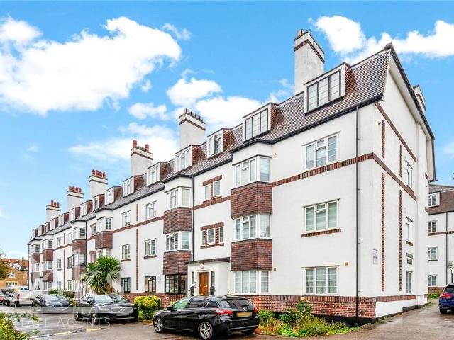 Flat for sale in Streatham, Greater London