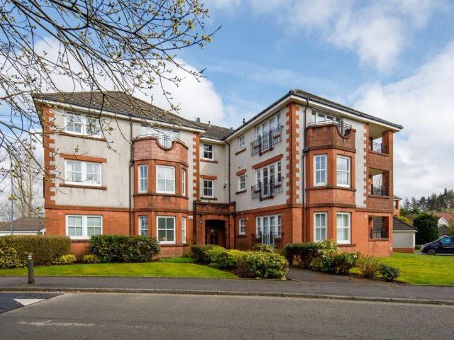 Flat for sale in Mearnskirk, Mearns