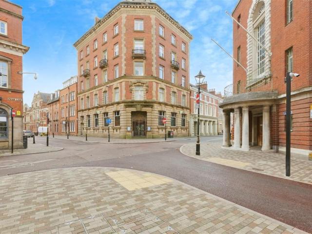 Flat for sale in Black Friars, Old Wharf