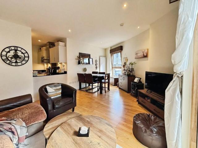 Flat for sale in Steander, Leeds