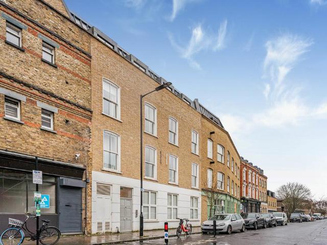 Flat for sale in Dalston, De Beauvoir Town