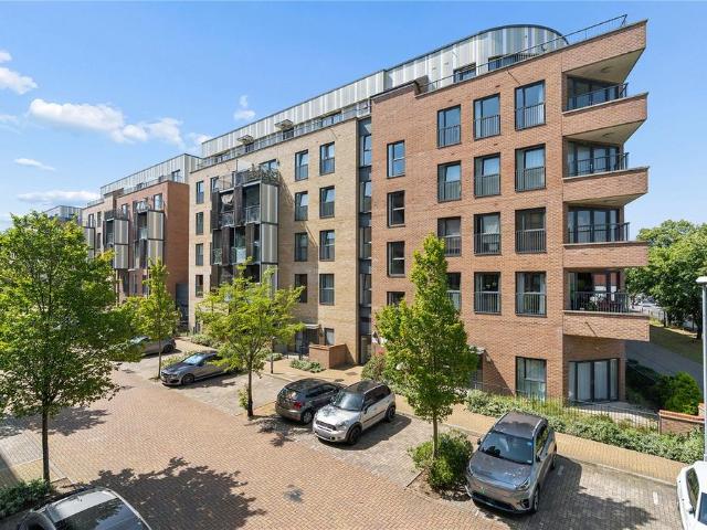 Flat for sale in Rush Green, Greater London