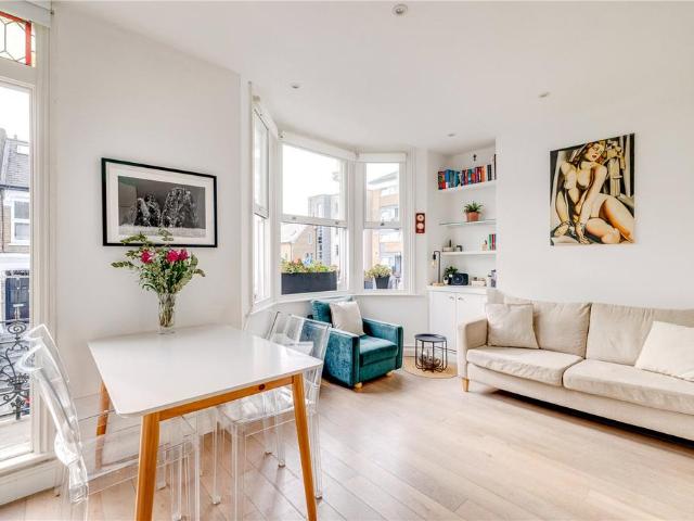 Flat for sale in Fulham, Greater London