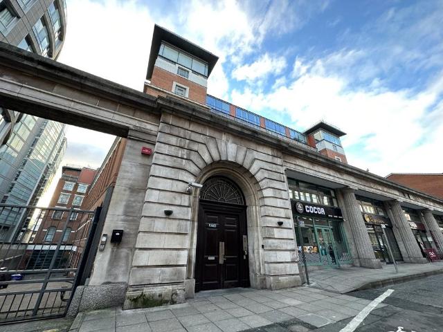 Flat for sale in Calderstones