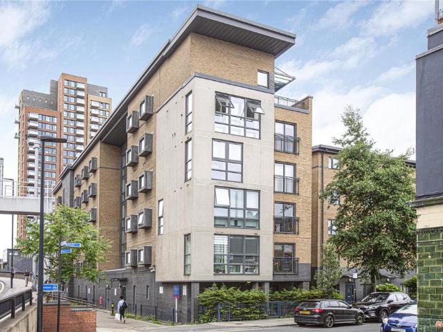 Flat for sale in Bromley-by-Bow, Bow