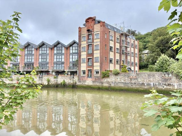 Flat for sale in Newham, Penweathers