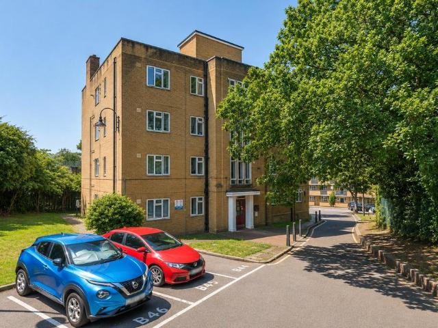 Flat for sale in Dulwich, Greater London