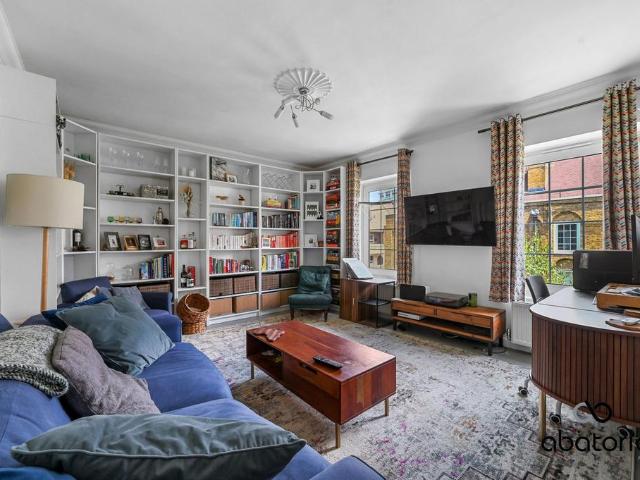 Flat for sale in St. George in the East, Wapping