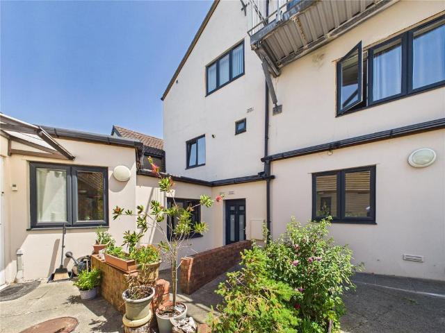 Flat for sale in Feckenham, City Of Bristol