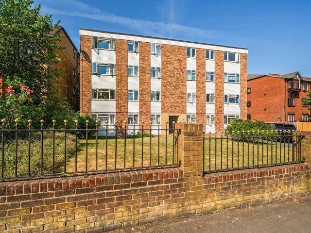 Flat for sale in London Borough of Lewisham, Greater London