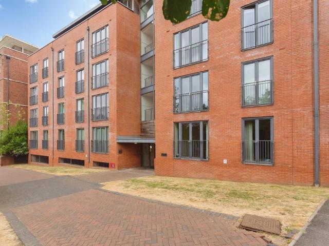 Flat for sale in Dickens Heath, West Midlands