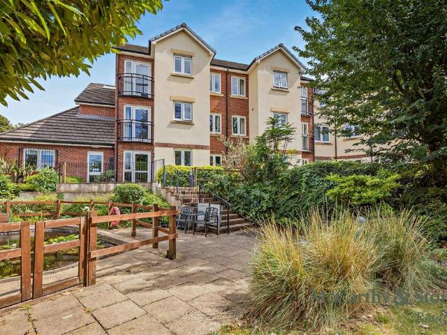 Flat for sale in Kingswood, South Gloucestershire