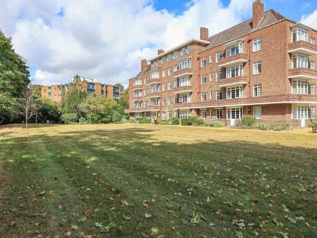 Flat for sale in Newnham, Cambridge