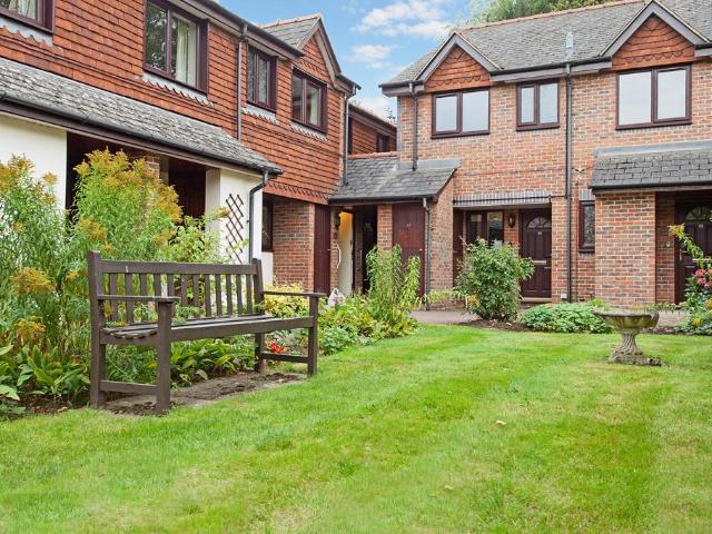 Flat for sale in Berrick Salome, Oxfordshire