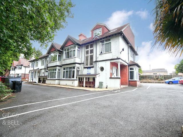Flat for sale in Bury Park, Luton