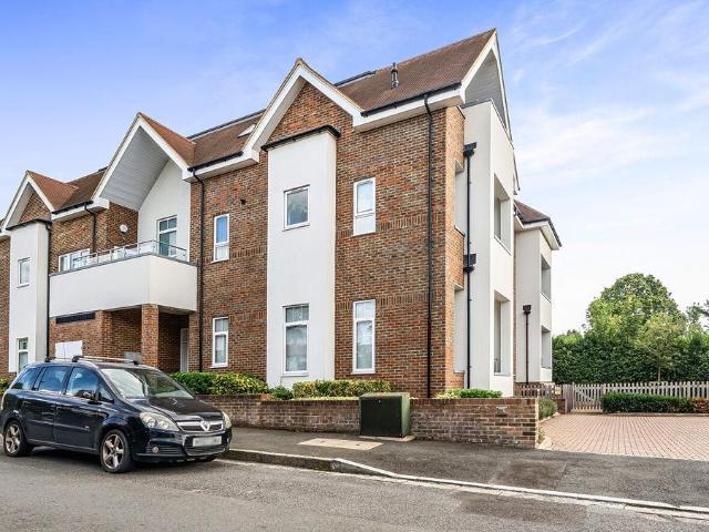 Flat for sale in London Borough of Croydon, Greater London
