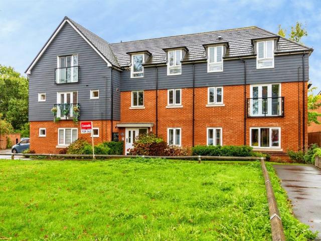 Flat for sale in Fair Oak, Eastleigh