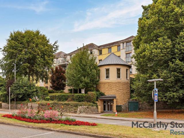 Flat for sale in Trelander, Penweathers