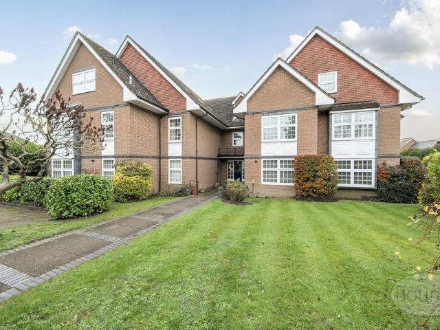 Flat for sale in Fole, Surrey