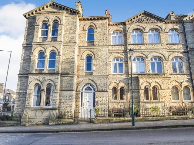 Flat for sale in Baildon, West Yorkshire