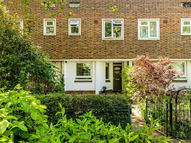 Flat for sale in Highbury, Greater London