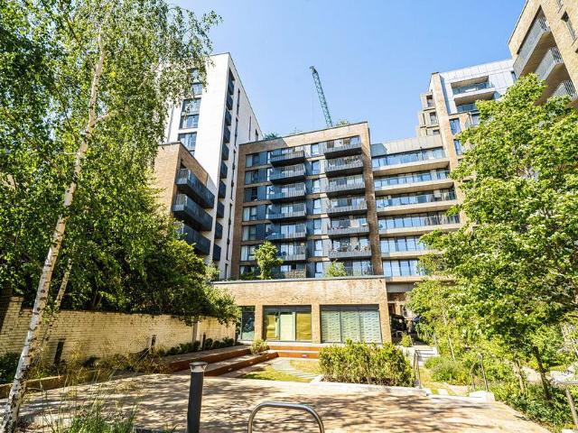 Flat for sale in Birch Green, Lower Halliford