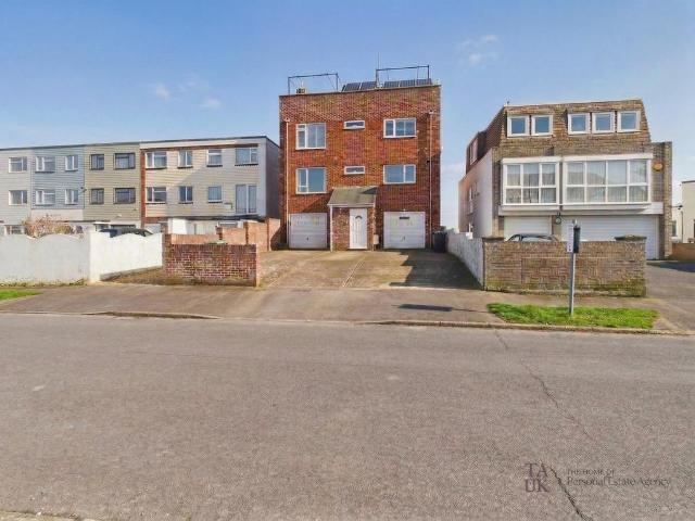 Flat for sale in Spring Vale, Hampshire